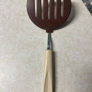 Eco Brown and Cream Slotted Turner